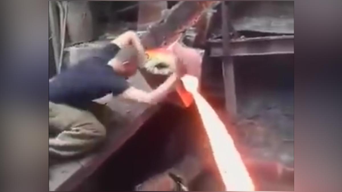 Yürek Yemek Değil, Bilim: Erimiş Metali Çıplak Elle Tokatlayıp Fenomen Olan Adam