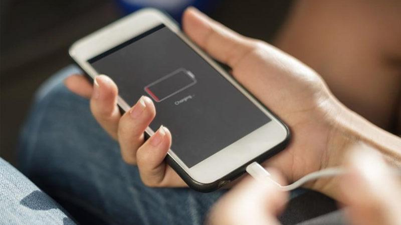 Muhtemelen Yanlış Şarj Ettiğiniz Akıllı Telefonunuzu Nasıl Şarj Etmeniz Gerektiğini Açıklıyoruz!