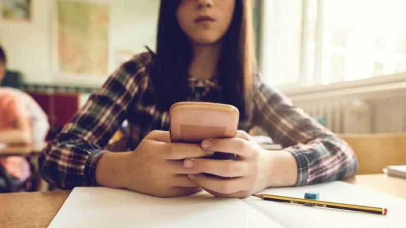 Facebook Çocuk Pornosu Skandalı: 1000’den Fazla Genç Yargılanıyor