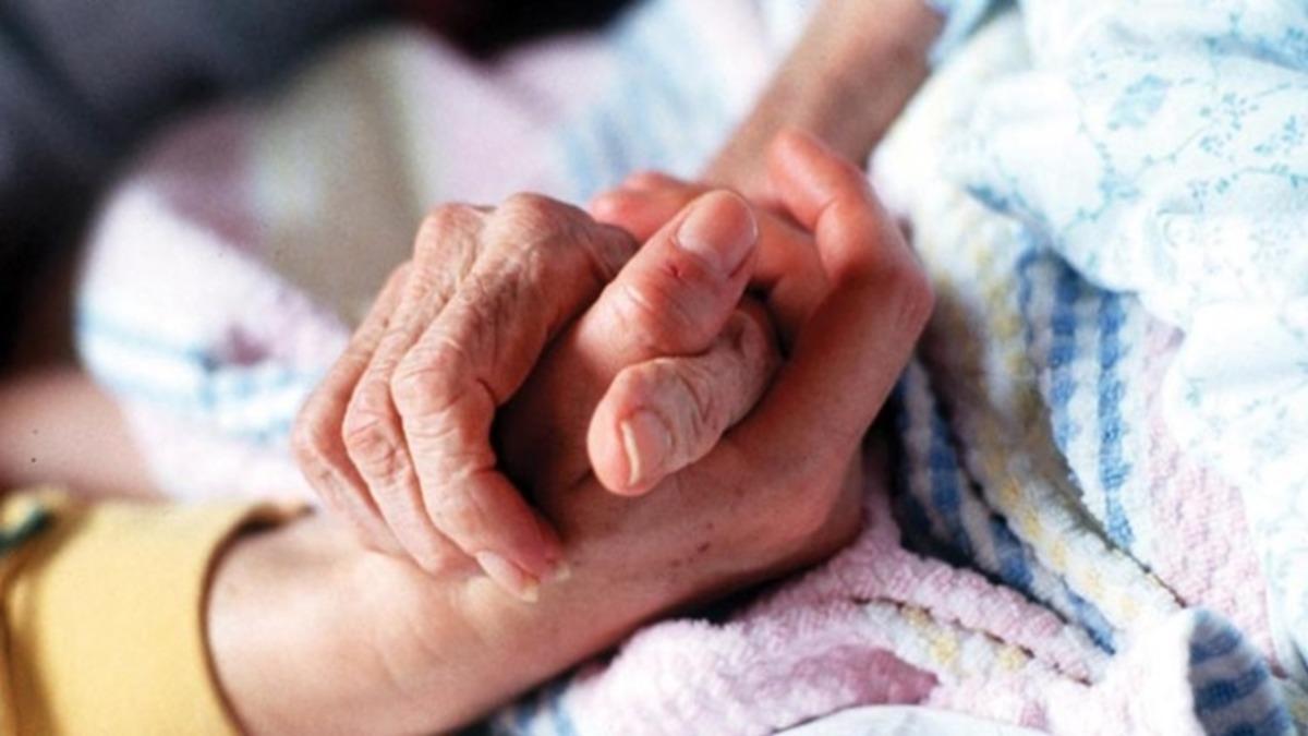 İnsanların Son Anlarında Yanında Olan Hemşirenin Gözünden: Ölüm Döşeğindeki İnsanların Söylediği, En Çok Pişman Oldukları 5 Şey