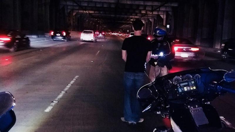 Çevirmeye Takılan Alkollü Tesla Sürücüsü: "Otopilot Açıktı, Endişelenmeyin"