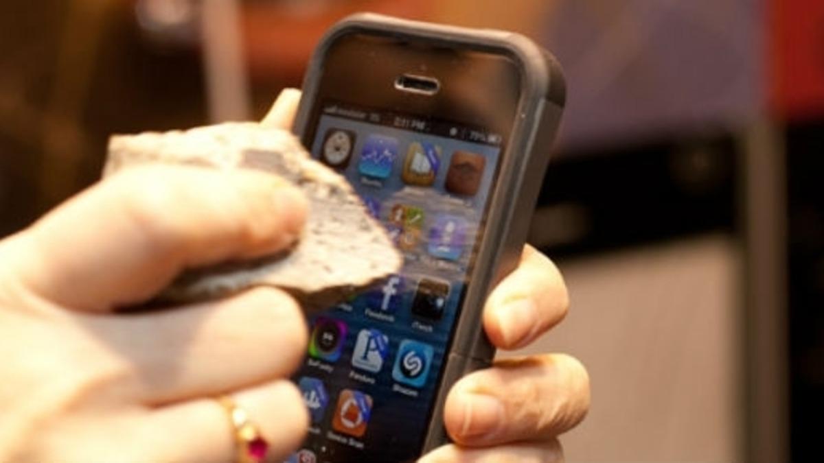 iPhone 6 Safir Ekran İle mi Üretilecek ?