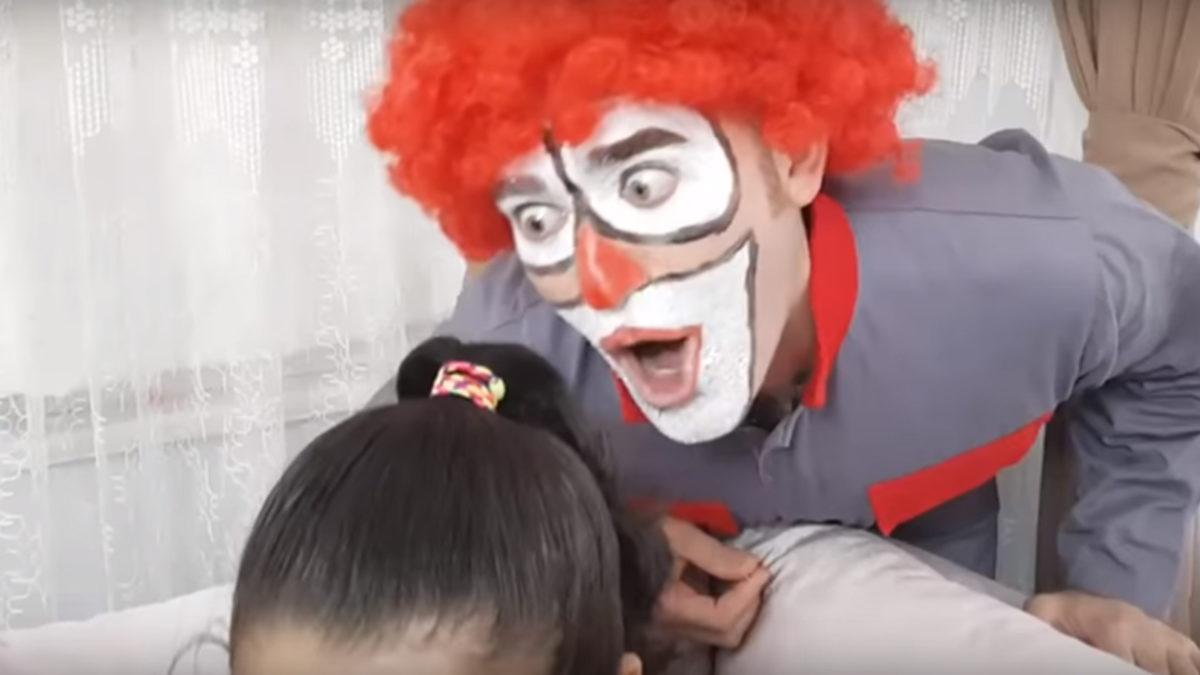 YouTube’da Çocukların İzlediği, Ultra Absürt ve Psikoloji Bozan Türkçe Video!