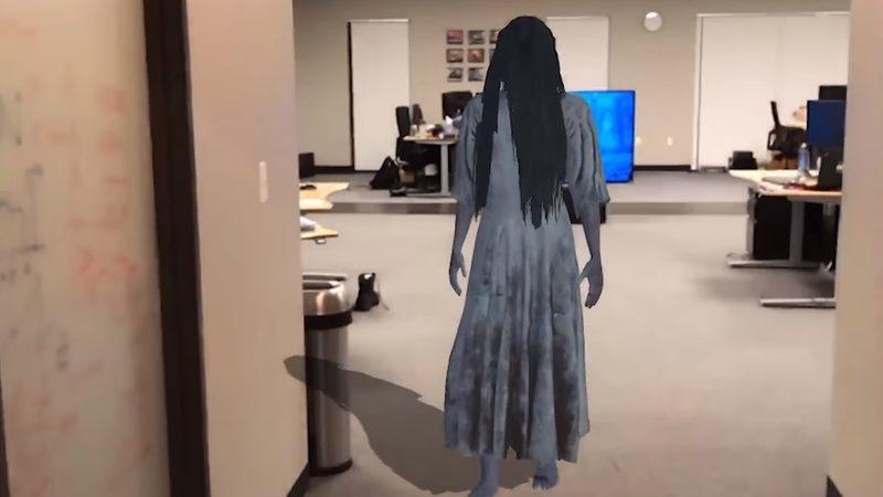 Halka Filmindeki Efsanevi ’TV’den Çıkan Kız’ Sahnesini Bir de Arttırılmış Gerçeklik ile İzleyin!