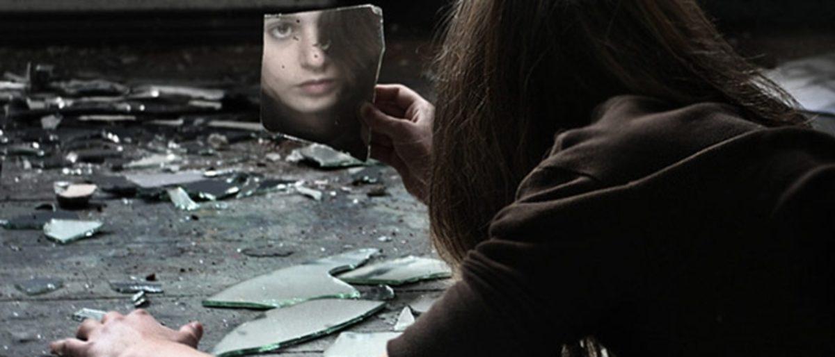 Aynada Kendinize Bakarken Aslında Geçmişinizi Görüyorsunuz