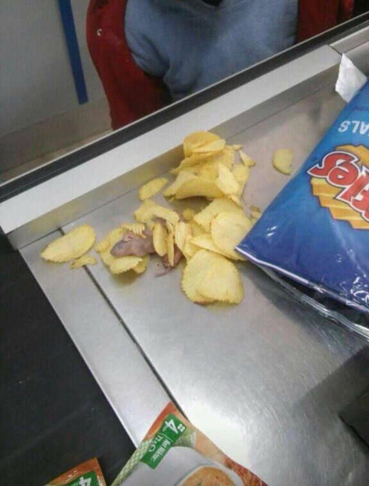 Sosyal Medyayı Sallayan, Ruffles Cipslerinden Fare ve Böcek Çıktığı İddiaları!