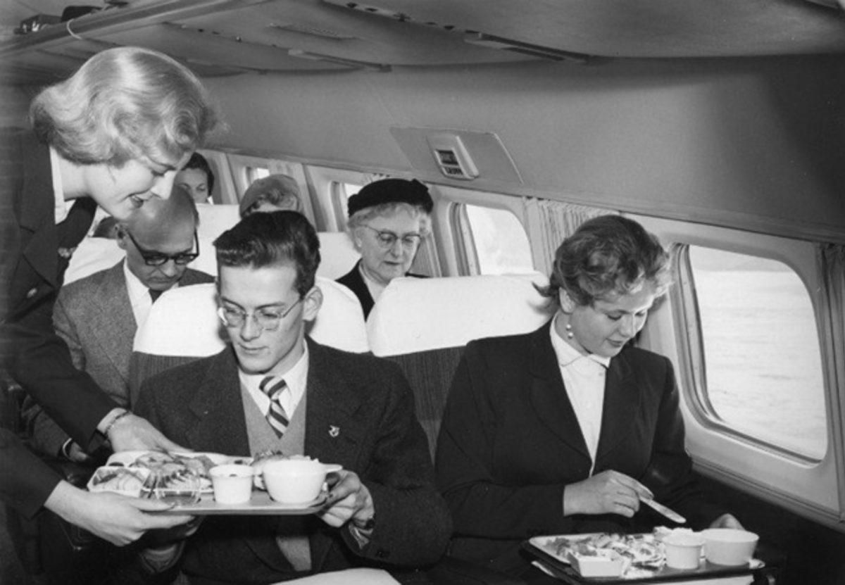 50-60 Yıl Önce Uçaklarda İkram Edilen Yemekleri Gösteren 15 Etkileyici Fotoğraf