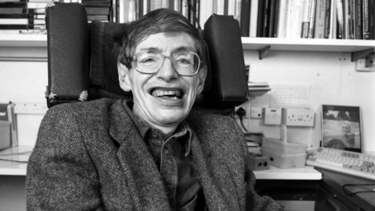 Yüzünüzde Tebessüm Oluşturacak Fotoğraflarla Bir Hayat: Stephen Hawking