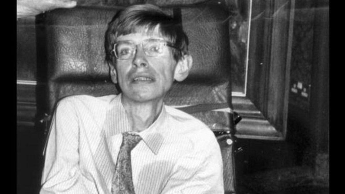 Yüzünüzde Tebessüm Oluşturacak Fotoğraflarla Bir Hayat: Stephen Hawking