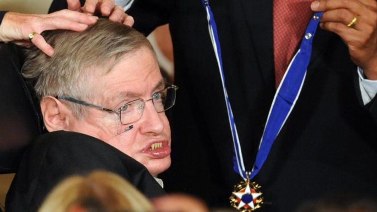 Yüzünüzde Tebessüm Oluşturacak Fotoğraflarla Bir Hayat: Stephen Hawking