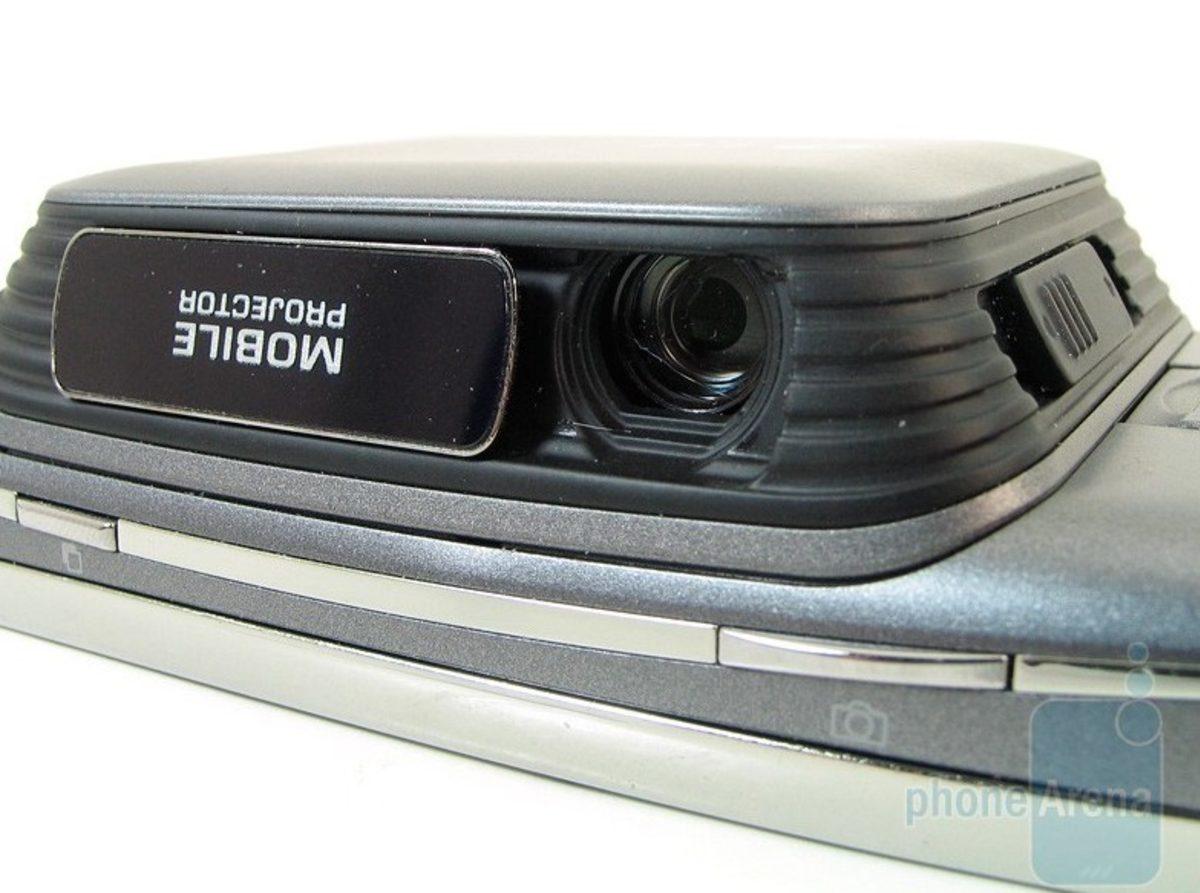 LG’nin 9 Yıl Önce Çıkardığı Projeksiyonlu Telefonu LG eXpo’yu Hatırlıyor musunuz?