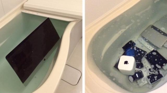 Aldattığı Sevgilisi, Apple Ürünlerini Su Dolu Küvete Attı!