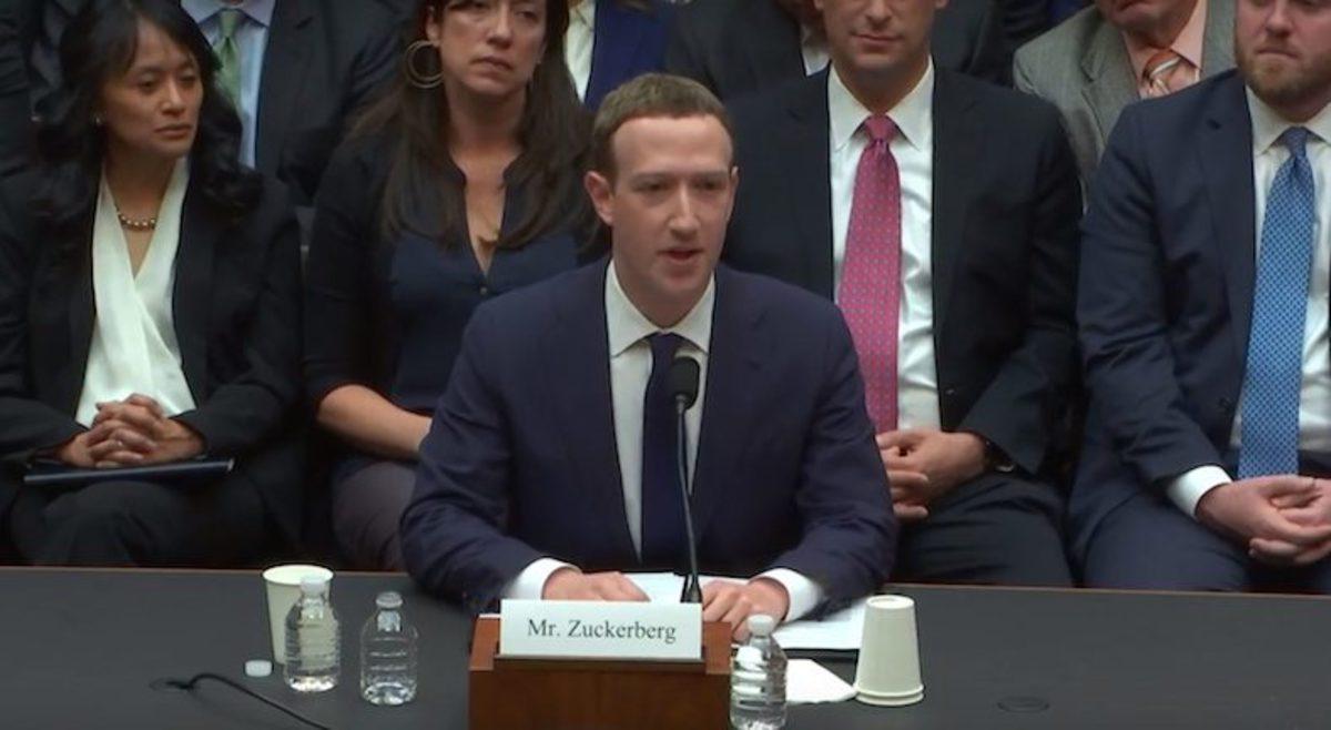 Mark Zuckerberg: “İnsanların Verilerini Satmıyoruz”