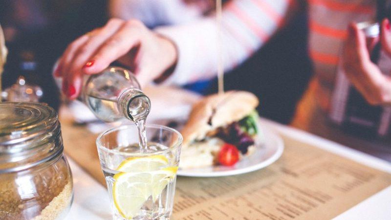 Yemek Yerken Su İçmek Zararlı mı?
