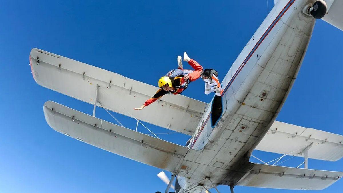 Düşme İhtimaline Karşı Yolcu Uçaklarında Neden Paraşüt Bulundurulmaz?