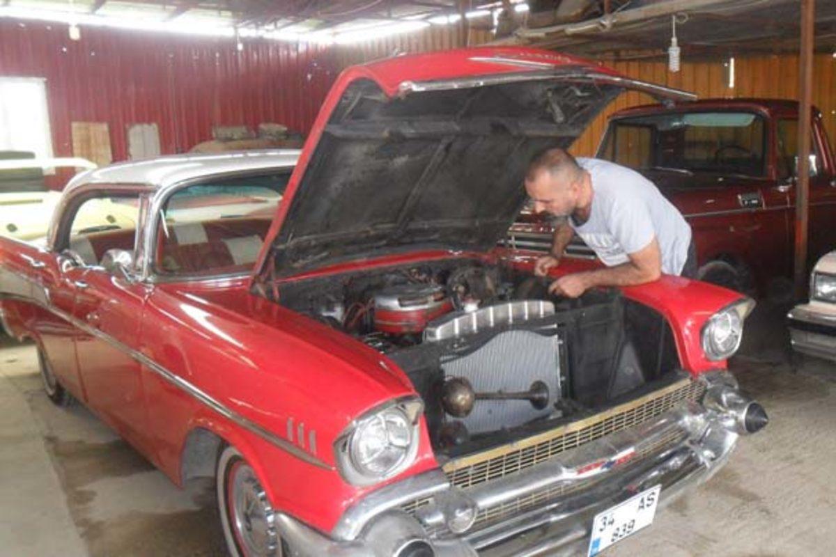 Türk Tamircinin Eski Arabaları Birer Sanat Eserine Dönüştürdüğü Klasik Arabalar