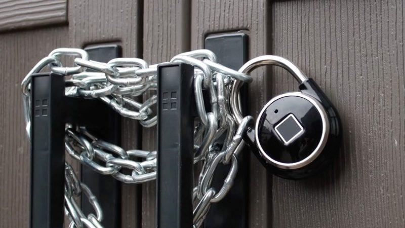 Parmak İzi Okuyuculu Bir Kilidi Açmanın En Basit Hali (Video)