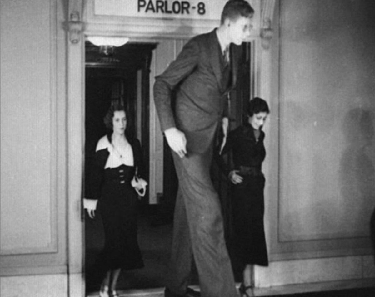 1 Yaşındayken Boyu 1 Metre Olan Dünyanın En Uzun Boylu İnsanı Robert Wadlow’un İlginç Yaşam Öyküsü