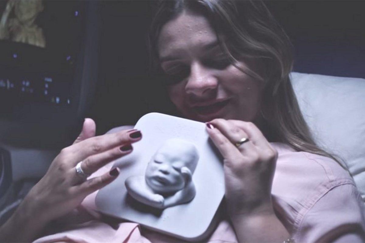 Görme Engelli Hamile Kadına Bebeğinin 3D Yüzünü Çıkardılar