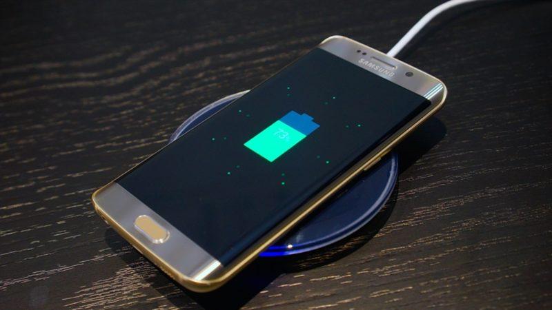 Akıllı Telefonlarınız İçin Alabileceğiniz En iyi 5 Kablosuz Şarj Cihazı