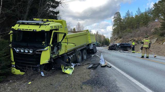 Herkesin Merak Ettiği Soru: Volvo İle Tırın Çarpıştığı Kazada, Tıra Ne Oldu?