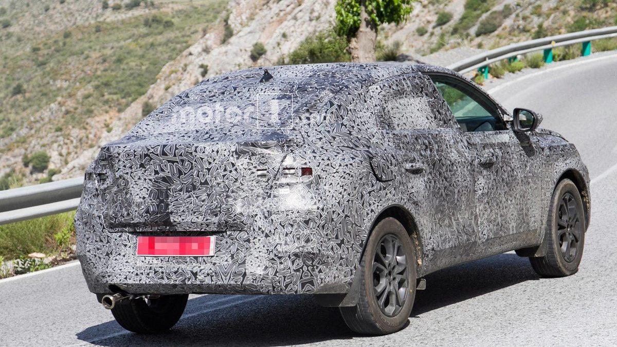 Yeni Renault Captur Coupe İlk Kez Görüntülendi