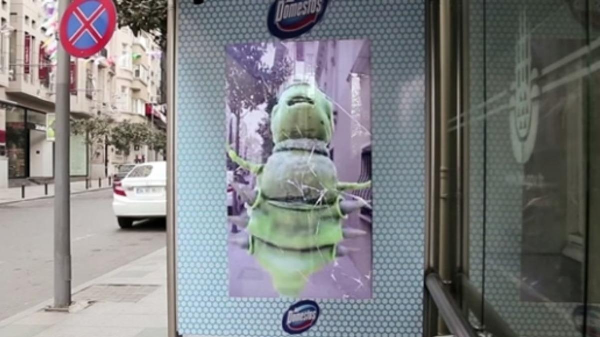Otobüs Bekleyenlere Domestos Artırılmış Gerçeklik Reklamı