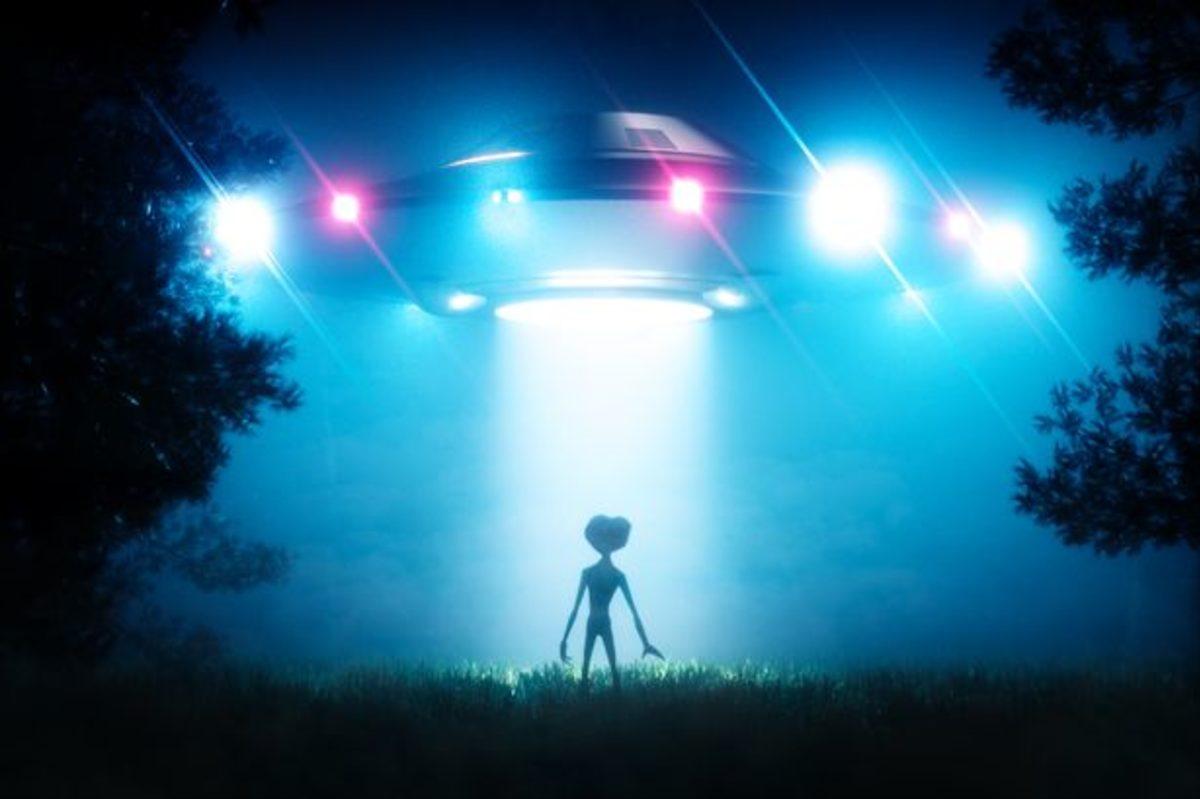 Eski NASA Mühendisinden Komploculara Yanıt: UFO’ları Ciddiye Almalıyız