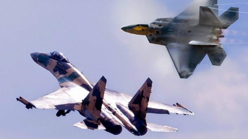 Avcı Uçakları Kapışıyor: Rus Su-35 ile Amerikan F-22 Raptor Karşılaşırsa Kim Kazanır? (Anket)