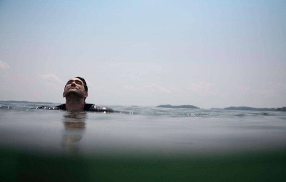 Havuza veya Denize Girince Neden Hafifleriz?