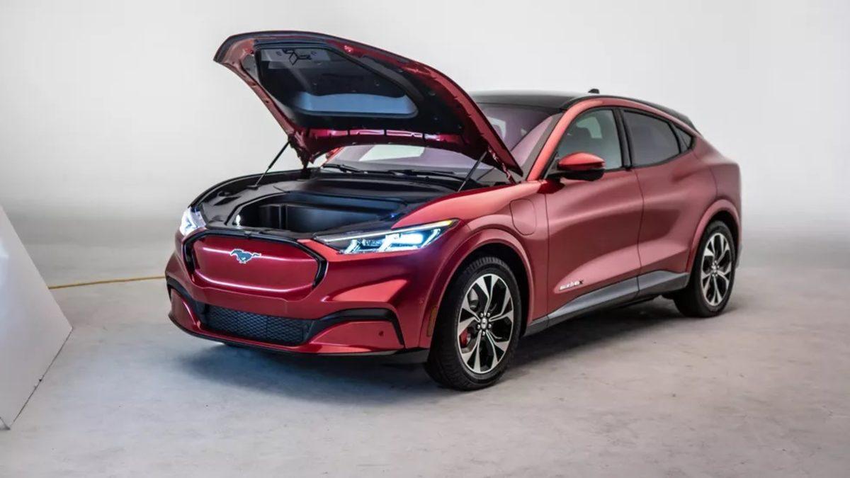 Ford Mustang Mach-E’nin Kapı Kolları Neden Bu Kadar Garip?