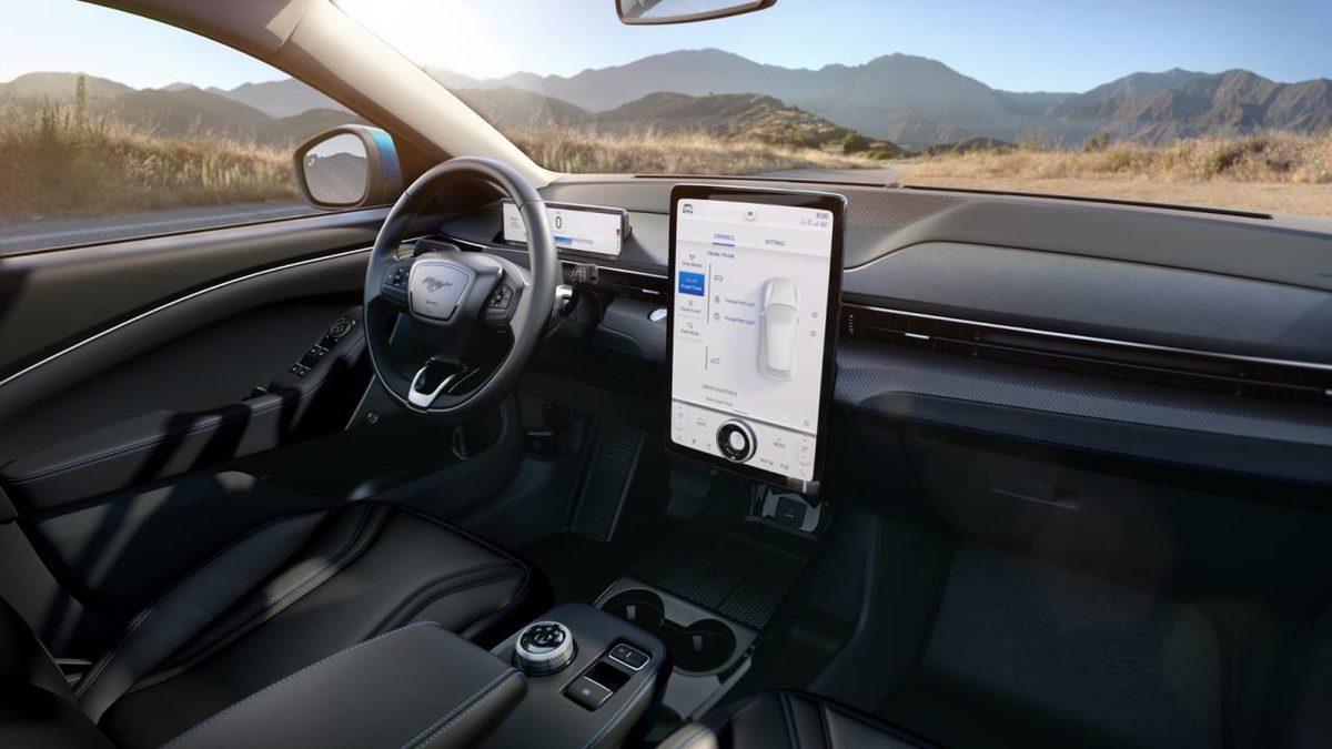 Ford Mustang Mach-E’nin Kapı Kolları Neden Bu Kadar Garip?