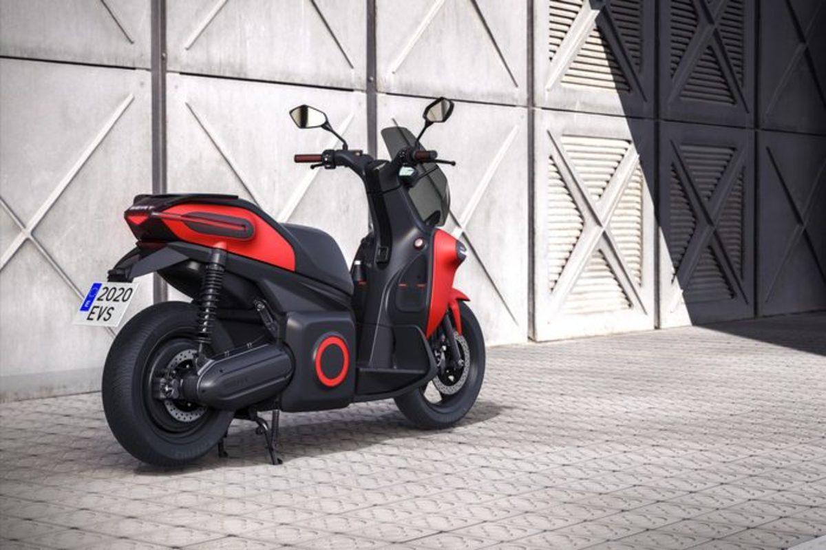 SEAT, İlk Elektrikli Scooter Modelini Tanıttı