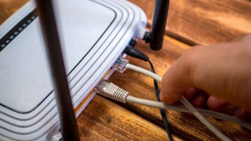 Bir Adam, İnternetini İzinsiz Kullanan Baba ve Oğlunu Öldürdü