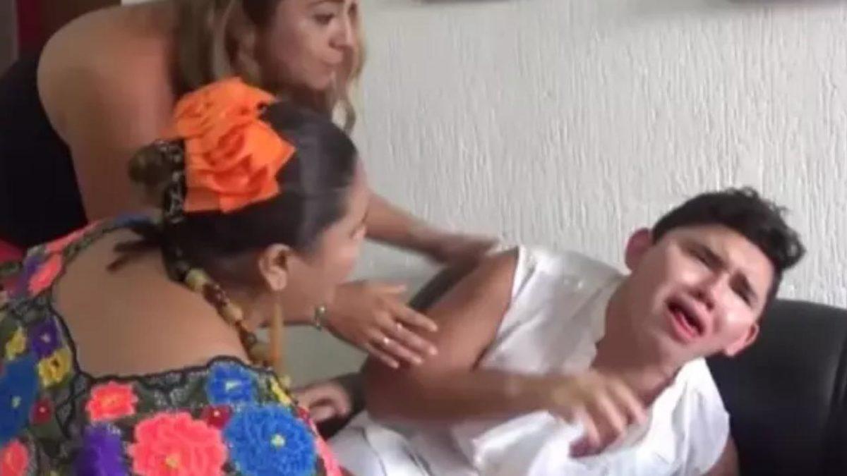 Meksikalı YouTuber, İki Tane Acı Biber Yiyince Hastanelik Oldu