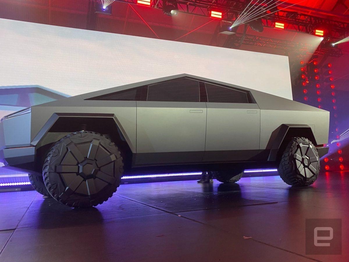 Tesla’nın Tanktan Bozma Pickup’ı Cybertruck, Şaşırtıcı Depozito Bedeliyle Tanıtıldı