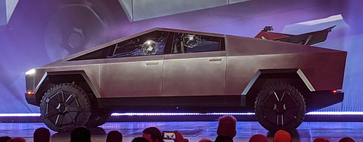 Elon Musk’ın Kırılmaz Dediği Cybertruck’ın Camları Daha İlk Testte Kırıldı