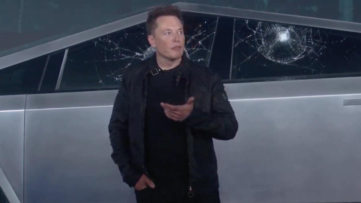 Elon Musk’ın Kırılmaz Dediği Cybertruck’ın Camları Daha İlk Testte Kırıldı