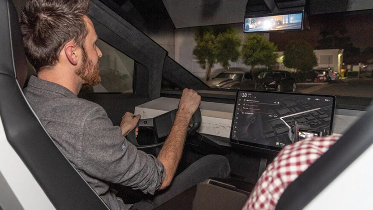 Tesla’nın Yeni Canavarı Cybertruck’ın İlk Sürüş Görüntüleri (Video)