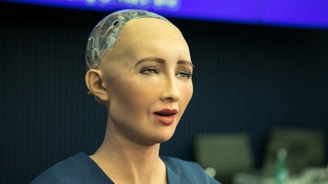 İnsansı Robot Sophia, Çizdiği Portre ile Herkesi Şaşkınlığa Uğrattı