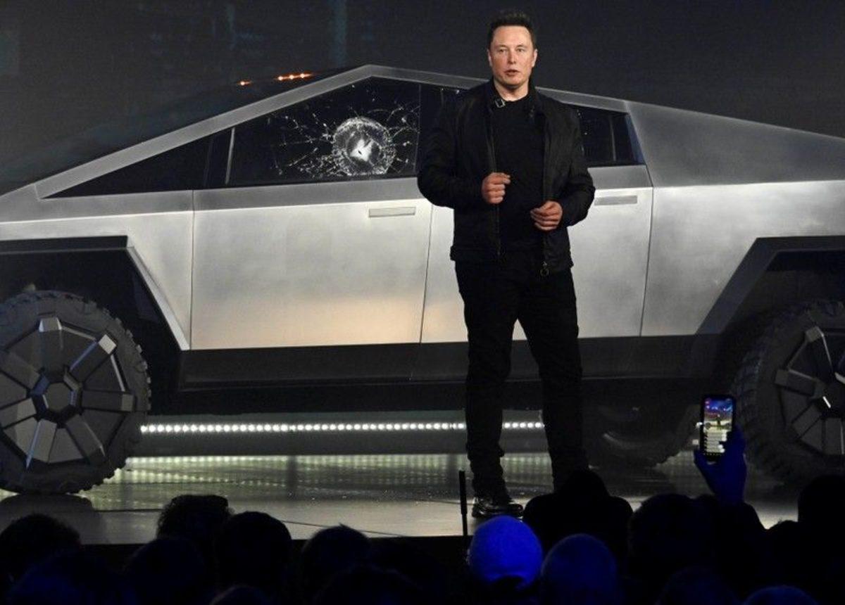 Elon Musk, Cybertruck’ın Camının Neden Kırıldığını Açıkladı