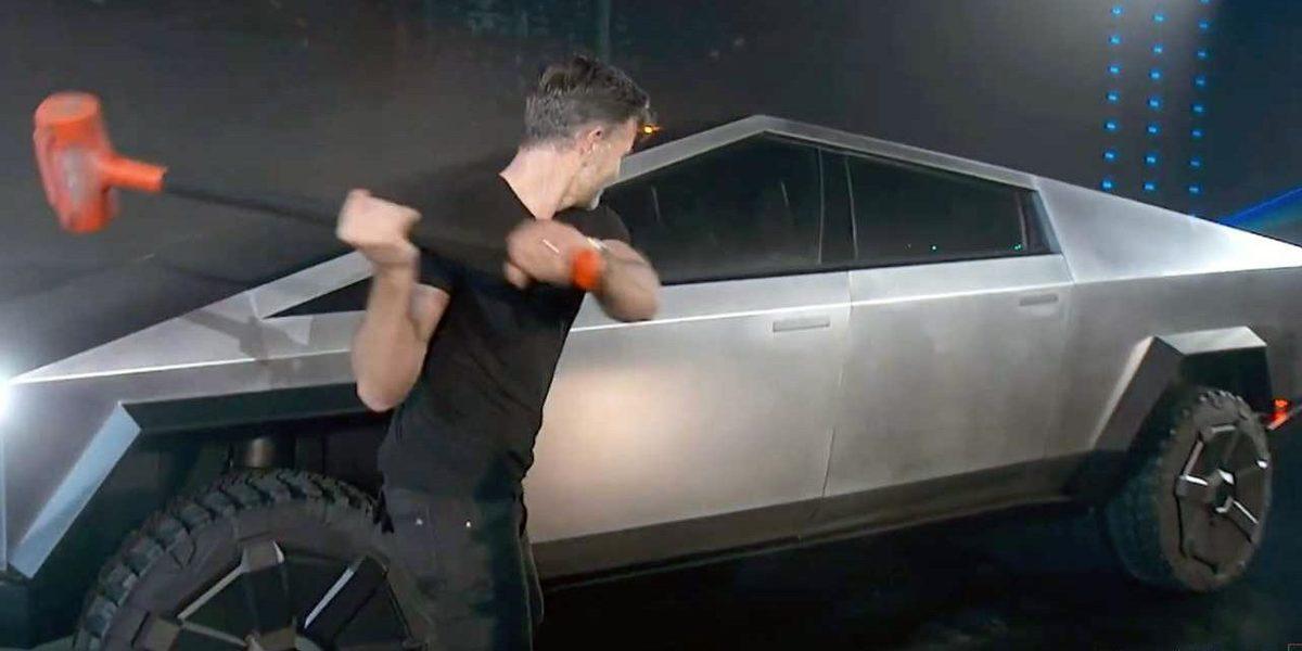 Elon Musk, Cybertruck’ın Camının Neden Kırıldığını Açıkladı