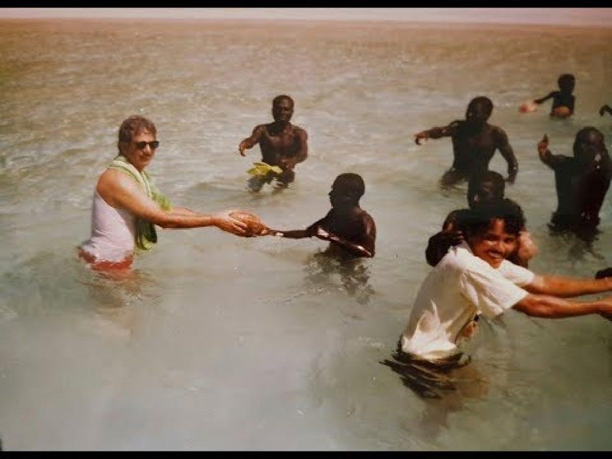 Bir Misyoneri Ok ve Yaylarla Öldüren Sentinel Kabilesi, Her Zaman Şiddet Yanlısı Değil