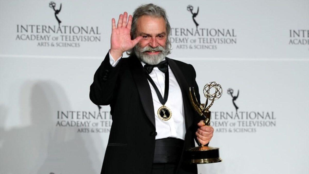Haluk Bilginer, Uluslararası Emmy Ödülleri’nde En İyi Erkek Oyuncu Seçildi