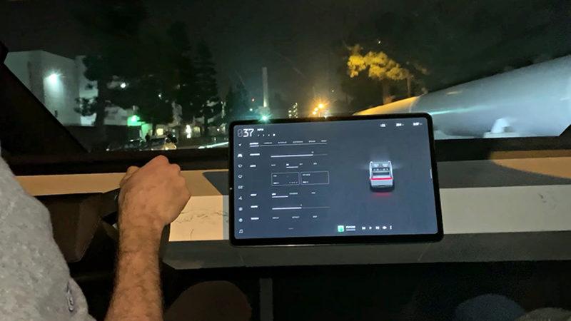 Cybertruck’ın ’Mermer’ Görünümlü Ön Paneli, Aslında Kağıttan Yapılmış