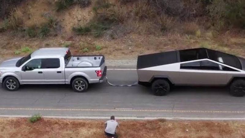 Ünlü Fizikçiye göre Tesla, Cybertruck’ın F-150’yi Çektiği Videoda ’Hile’ Yaptı