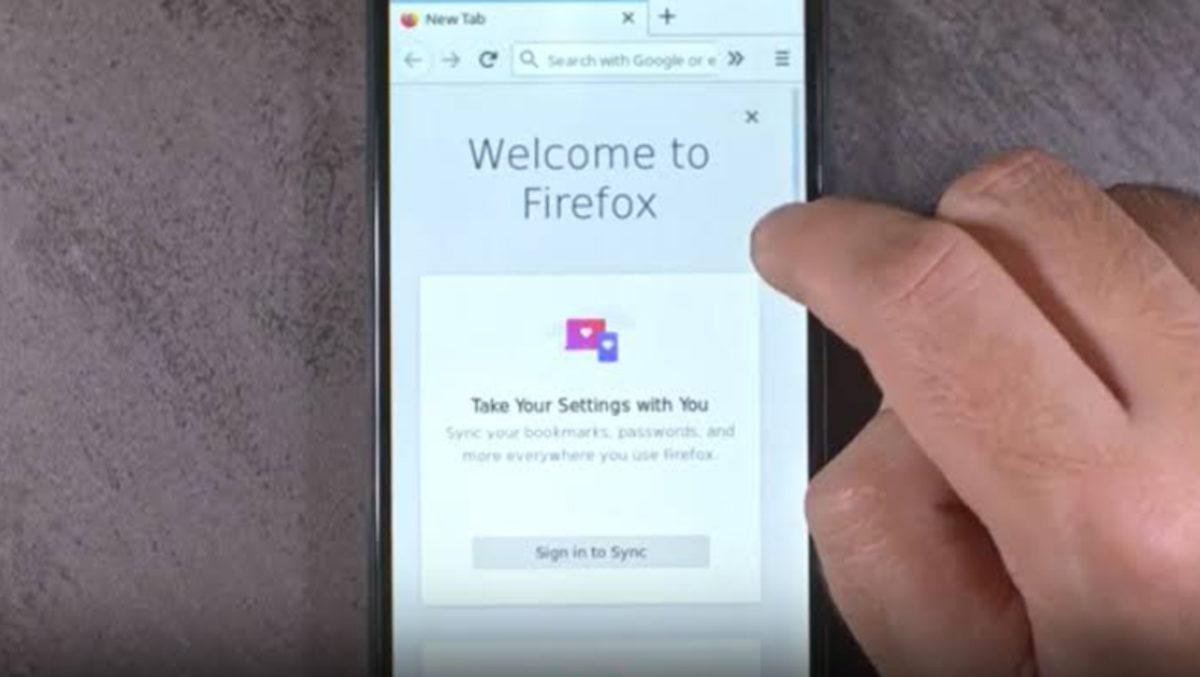 Linux Tabanlı Bu Akıllı Telefonda, Masaüstü Uygulamalar Çalıştırılabiliyor (Video)