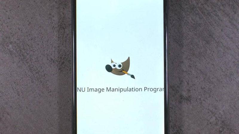 Linux Tabanlı Bu Akıllı Telefonda, Masaüstü Uygulamalar Çalıştırılabiliyor (Video)
