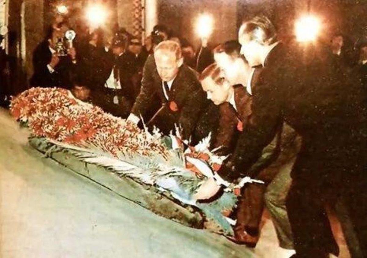 Ay’a Ayak Basan İlk İnsan Neil Armstrong ve Ekibinin Anıtkabir Ziyareti