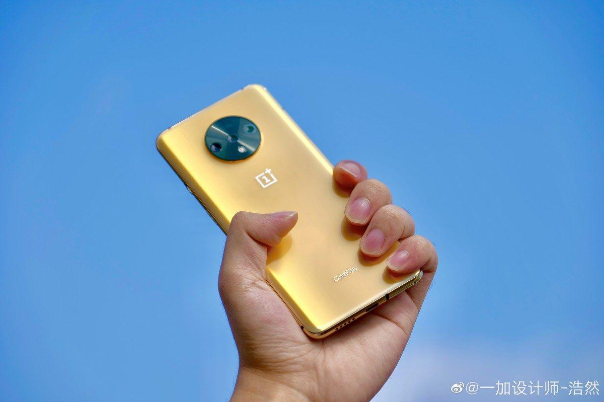 OnePlus’ın Tasarımcısı, OnePlus 7T’nin Piyasada Olmayan Bir Rengini Paylaştı
